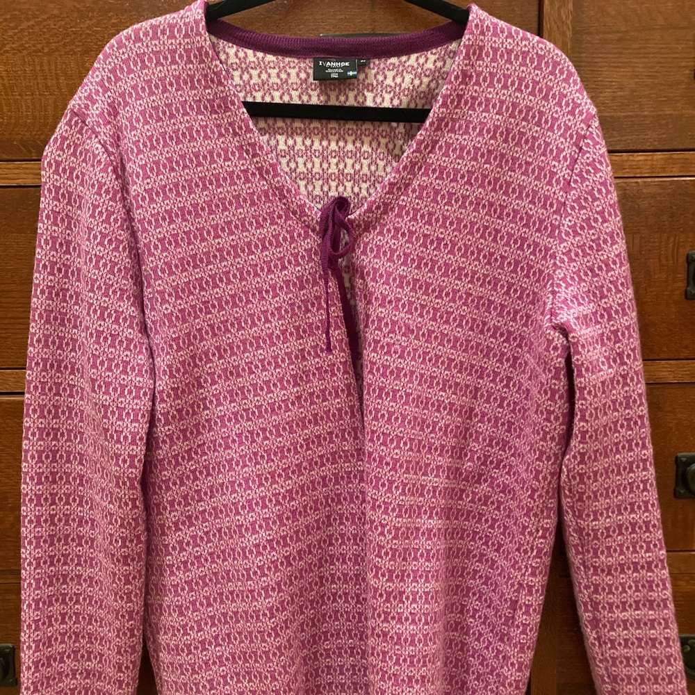 Beautiful Ivanhoe of Sweden Women’s Cardigan-style Sweater with single tie.